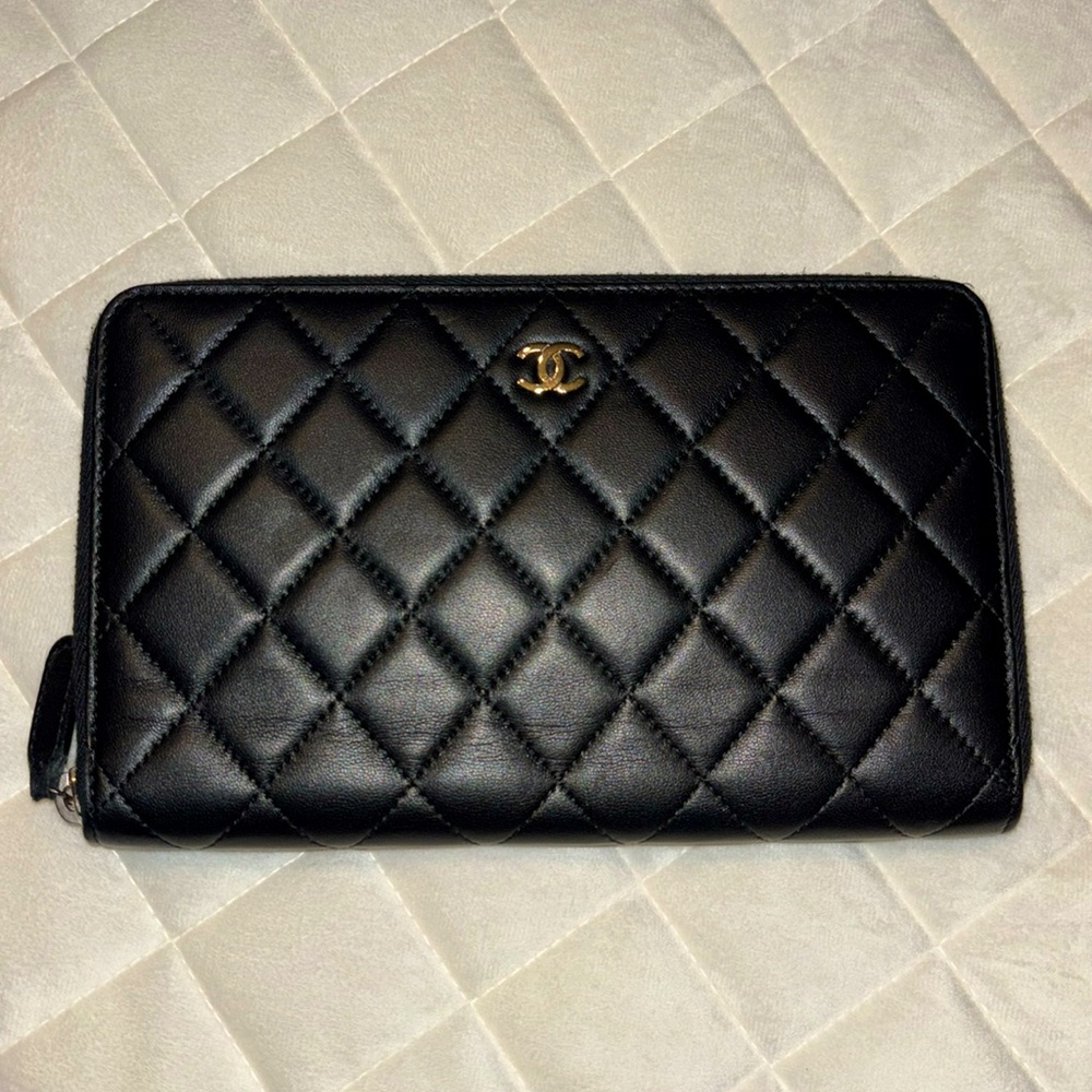 Chanel Zip GM wallet in lambskin